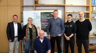 Freuen sich auf die Schwetzinger Jazztage ab 18. Oktober: Sponsor und Musikfan Oliver Katz (BB Bank, v.l.), Claudia Lohmann und Manfred Kern (Jazzinitiativ), Musikschulleiter Philipp Wolfart und Marian Lieb und Michael Braun (Enjoy Jazz).