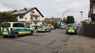 Bei einer häuslichen Auseinandersetzung in Plankstadt sind am Freitag drei Menschen verletzt worden.