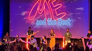 Große Besetzung, große Gefühle, festliche Stimmung: „Me and the Heat“ bringen ihren mitreißenden Mix aus Soul, Funk und Pop zur „Christmas Edition“ mit.