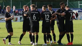 Der ASV Eppelheim bejubelt den 3:2-Heimsieg gegen die SG Horrenberg und kann sich etwas vom Relegationsplatz absetzen.