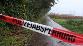 In der Nähe der Pferderennbahn in Mannheim wurde am Montagmorgen eine leblose Frau aufgefunden.