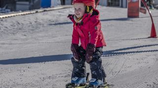 Kinder haben in der Skiregion Wilder Kaiser - Brixental viele tolle Erlebnisse, etwa im verhexten Winterwunderland im Hexenwasser auf Hochsöll.