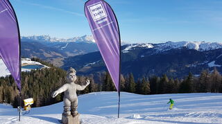 Flachau, Wagrain und St. Johann-Alpendorf bilden das Snow Space Salzburg, das Skigebiet im Großverbund Ski amadé in Österreich. Teilbetrieb ist ab 29. November geplant, Vollbetrieb ab 8. Dezember (Tageskarten/Erwachsene Snow Space online ab 60,50 Euro – ww.snow-space.com). Im Snow Space in Wagrain eröffnet zudem am 7. Dezember die neue Lifestyle-Skihütte „Aster’s Mountainclub“.