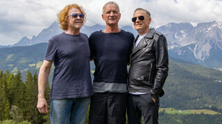 Mick Hucknall mit seiner Band Simply Red (v. l.), Sting und Bryan Adams rocken den Pistenstart in Schladming-Dachstein.