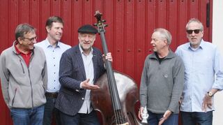Die fünf Schwetzinger von Jazzbungalow sind im „Blauen Loch“ zu erleben: Hans Kröner (v. l.), Rainer Himmelhan, Markus Herzig, Carsten Härtl und Georg Keller.