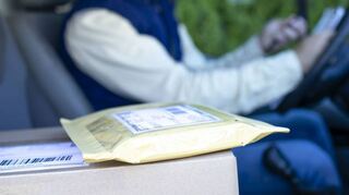 Die Staatsanwaltschaft Mannheim hat einen 33-jährigen Paketauslieferungsfahrer angeklagt, in Brühl einen Unfall verursacht zu haben.