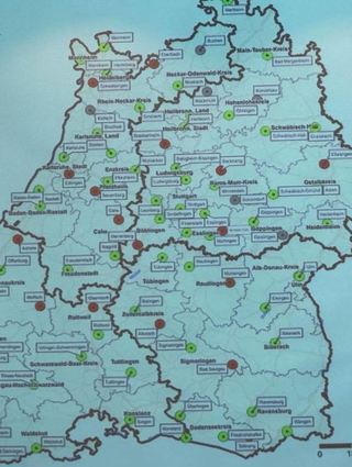 Hier auf der Karte sieht man, dass Schwetzingen rot gekennzeichnet ist. Das sind die Standorte, die geschlossen werden sollen.