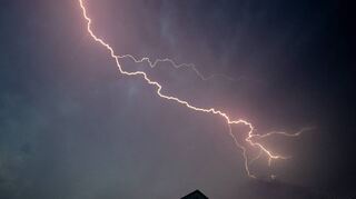 Der Sturm ist vorbei? Dann sollten nach dem Ereignis zunächst einmal mögliche Schäden sorgfältig für die Versicherung dokumentiert werden.