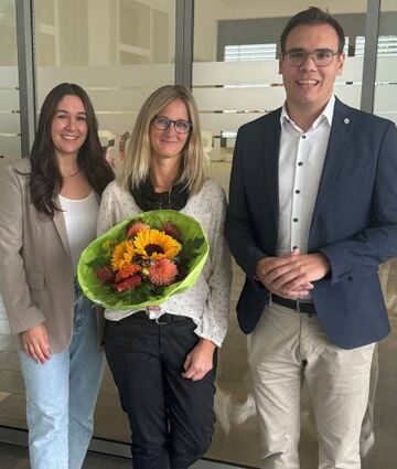 Kerstin Stöhr (Mitte), Larissa Notheisen und Bürgermeister Weirether.