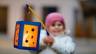 Um die 2000 Laternen sind jedes Jahr in Speyer zu sehen:  Oft in Kindergärten und Schulen mit viel Liebe zum Detail hergestellt.