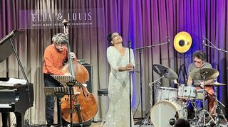 Malia und ihre französische Band bieten mit  ein paar Abstrichen glänzendes Entertainment im Ella & Louis.