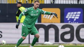 Timo Königsmann kann den Kasten des SVS in Cottbus nicht sauber halten und muss sich vor der Pause Maximilian Krauß geschlagen geben.