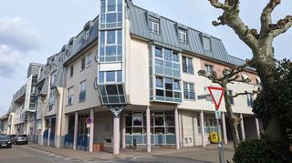 Noch im Frühjahr hat die Rathausstraße 8 als Rettung für das Unterbringen Schutzsuchender gegolten, mittlerweile steht sie als Sanierungsfall und damit als Fehlinvestition fest.