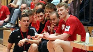 Trainer Christoph Lahme – hier beim Spiel gegen Aue mit der Auswechselbank – hat gegen Erlangen II einen klaren Plan.