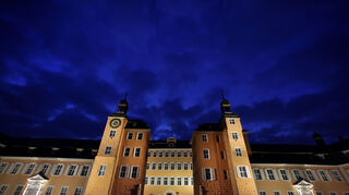 Schloss Schwetzingen bei Nacht – hier auf er Stadtfassade wird sich das Lichtspektakel vom 1. bis 4. November abspielen.
