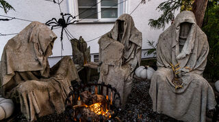 Wie jedes Jahr hat Familie Christmann rund um ihr Haus alles wunderschön und gruselig für Halloween dekoriert.
