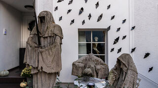 Wie jedes Jahr hat Familie Christmann rund um ihr Haus alles wunderschön und gruselig für Halloween dekoriert.