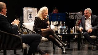 Während des Talks wird viel gelacht – von links: Till Meßmer, Ina Müller und Jürgen Gruler.