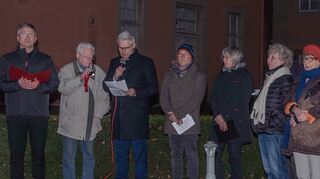 Pfarrer Steffen Groß (v. l.), Gewerkschaftler Joachim Hartung, OB Matthias Steffan, Lehrer Dr. Henning Hupe und Diakonin Margit Rothe bei ihrer Ansprache.