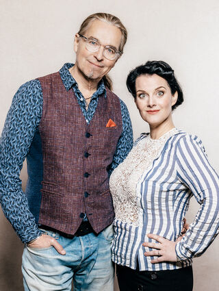 <p>Dream-Team: Christian Habekost und seine Frau Britta schreiben gemeinsam die„Elwenfels“-Krimis und sprechen diese als Hörbücher ein. Band sechs erscheint im Frühjahr 2025.<br></p>