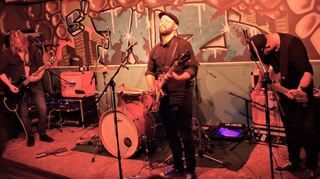 Die Band „Capacopter“ aus Mannheim und Frankfurt spiel bei „Juz-Concerts“ als letzte der drei Bands und sorgt für einen kraftvollen Sound.