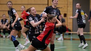 Die zehn Tore der starken Madeleine Hornstein (vorne) reichen nicht, um die TSG Friesenheim zu schlagen.