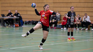 HSG-Spielerin Annika Rimpf an der Siebenmeterlinie.