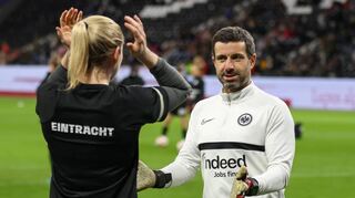 Eintracht-Torwarttrainer Dennis Tiano beim Champions-League-Spiel gegen Benfica Lissabon im Dezember 2023.