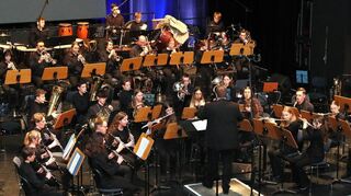 Vielversprechender Auftakt: Das Jugendorchester unter Leitung von Alexander Sixt eröffnet das Jahreskonzert der Stadtkapelle in der Stadthalle – ein zweieinhalbstündiger beeindruckender Musikabend.