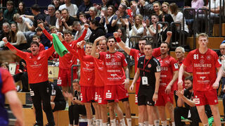 Die Mannschaft als Einheit und die Zuschauer als Rückhalt – das wünscht sich HG-Trainer Christoph Lahme (l.) vor dem Aufsteiger-duell gegen Landshut.