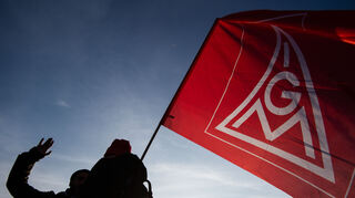 <p>Mitglieder der IG Metall kämpfen für höhere Löhne.<br></p>