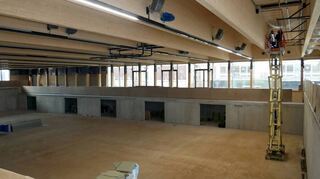 Der Neubau der Kultur- und Sporthalle in Plankstadt geht voran: Der Blick von den ebenerdig erreichbaren Rängen vermittelt einen guten Eindruck.