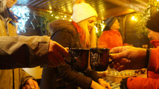 <p>Der Glühwein ist bei den Kleintierzüchtern zum Anstoßen bereit.<br></p>