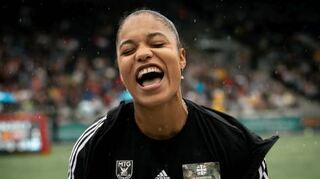 Yemisi Ogunleye trägt weiter das Trikot der MTG Mannheim.