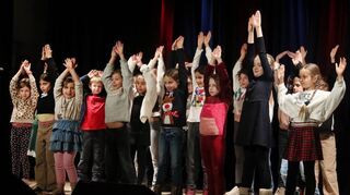 Der Kinderchor der Jahnschule hatte haben ein buntes Programm mitgebracht – ein Programm mit viel Musik, die oft mehr zu sagen vermag als tausend Worte.