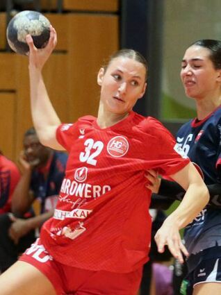 Saskia Zachert trifft gegen Heiningen siebenmal.