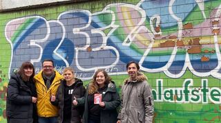 Die stattliche Summe von 6300 Euro aus dem Spendenlauf der Schiller- und zugehörigen Rohrhofschule im Oktober kommt der Organisation „Freezone“ in Mannheim zugute: Andrea Schulz (v. l.), Thomas Rodriguez, Mareike Tirpitz-Wachner, Irina Zirulnik und Ronny Pinazza freuen sich über die gelungene Benefizaktion.