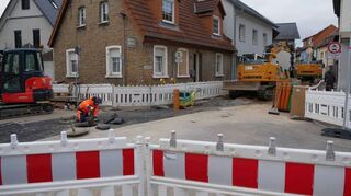 Am Dienstagnachmittag laufen noch letzte Arbeiten in der Sofien- und Mozartstraße, danach soll die Fahrbahn dann wieder freigegeben werden.
