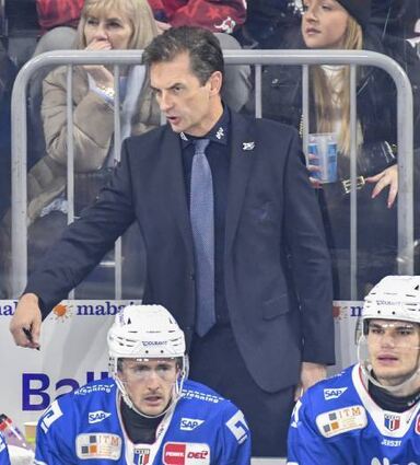 Gibt den Takt vor: Adler-Cheftrainer Dallas Eakins.