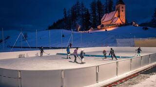 Eislaufen, Rodeln oder Skifahren: Auch nachts ist in Flims Laax einiges los.