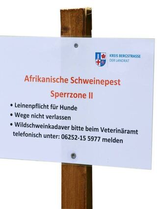 <p>Ein Schild zur Afrikanischen Schweinepest an der Bergstraße.<br></p>