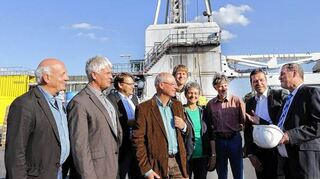 Der damalige Grüne Bundestagsabgeordnete Manfred Kern (Mitte) bei einem Besuch mit Parteikollegen auf der Brühler Bohrstelle im Jahr 2020.