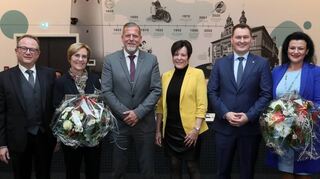 Verabschiedung BM Thomas Jakob-Lichtenberg und Verpflichtung Matthias Beck. Thomas Jakob-Lichtenberg (v.l.) mit Frau Brigitte Völker, OB Marcus Zeitler mit Frau Birgit Fritz sowie Matthias und Fitore Beck.
