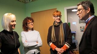 Haben sich in der Katzenstation in Schwetzingen getroffen:_Anja Hecker (v. l.), Sandra Mummert, Dr. Susanne Hierschbiel und Dr. Andre Baumann.