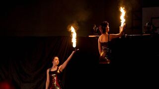 Die berühmte Flamme wird entzündet.