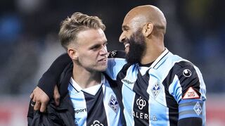 Sturmkollegen: Nicklas Shipnoski (l.) und Terrence Boyd diskutieren nach dem 2:2 gegen Wiesbaden über das Spiel.