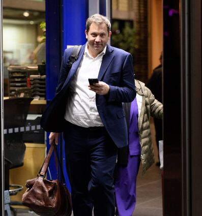 Der Wahlkampf ruft: SPD-Chef Lars Klingbeil will mit Kanzlerkandidat Olaf Scholz um Platz 1 kämpfen.