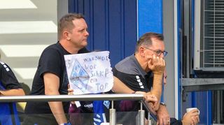 Der Präsident und sein mächtiger Sohn: Bernd Beetz (rechts) und Christian Beetz beobachten aus ihrer Lounge im Carl-Benz-Stadion ein Heimspiel.