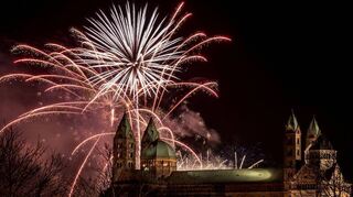 Dem Silvesterfeuerwerk überm Dom folgt am Neujahrstag dann ein musikalisches Feuerwerk im Dom.