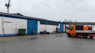 Das Gebäude des Bauhofs ist sanierungsbedürftig. Rund 400 000 Euro wird es kosten, die Unterkunft dem Stand der Technik an-zupassen. Strittig im Rat ist lediglich die Frage der Dachform.